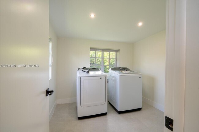 Building Photo - 323 NW 104th Terrace