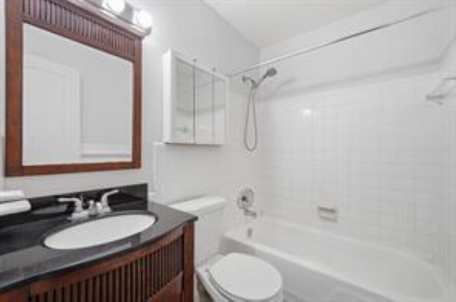 Building Photo - 1400 NE 57th St