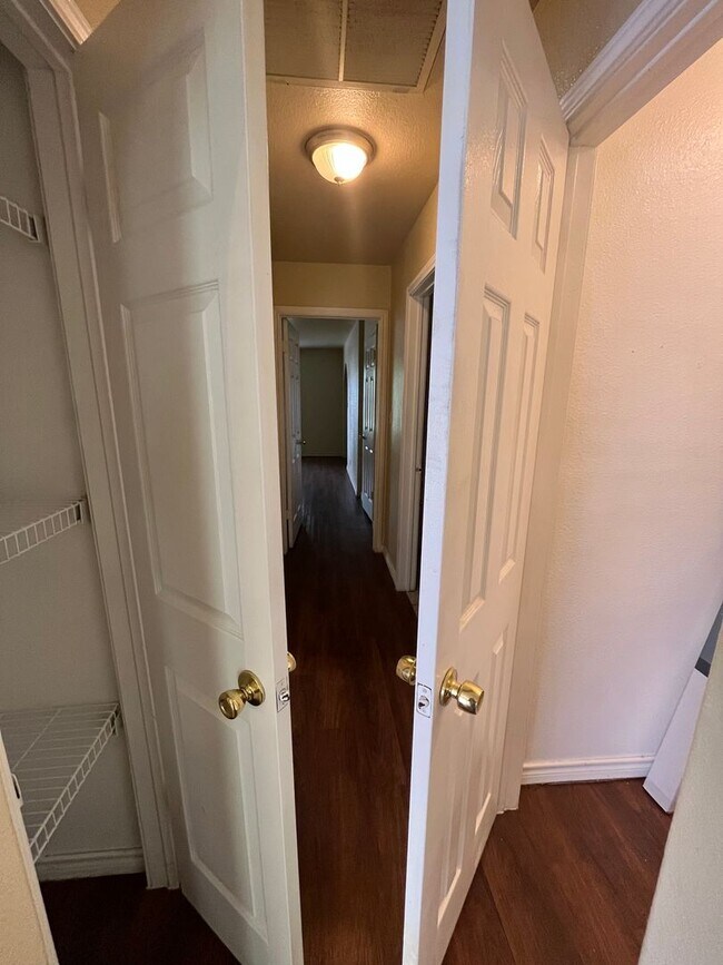 Building Photo - 2628 Gwendolyn Ln