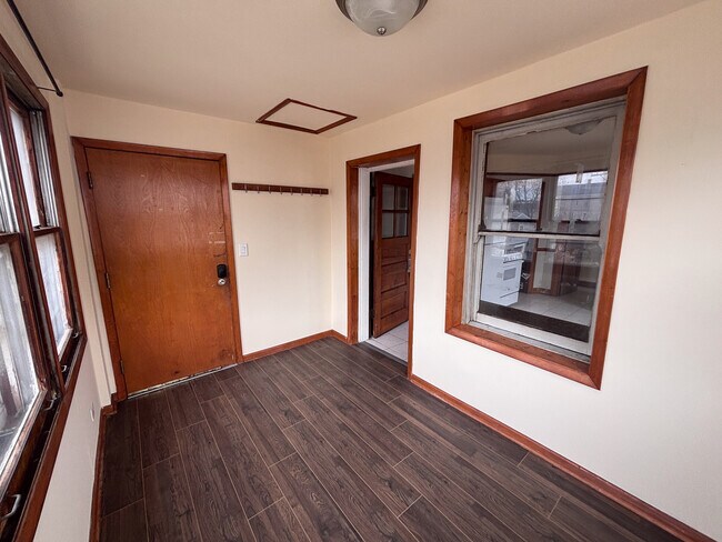 Building Photo - 3354 S Lituanica Ave