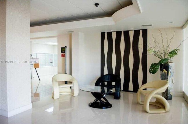 Building Photo - 1833 S Ocean Dr