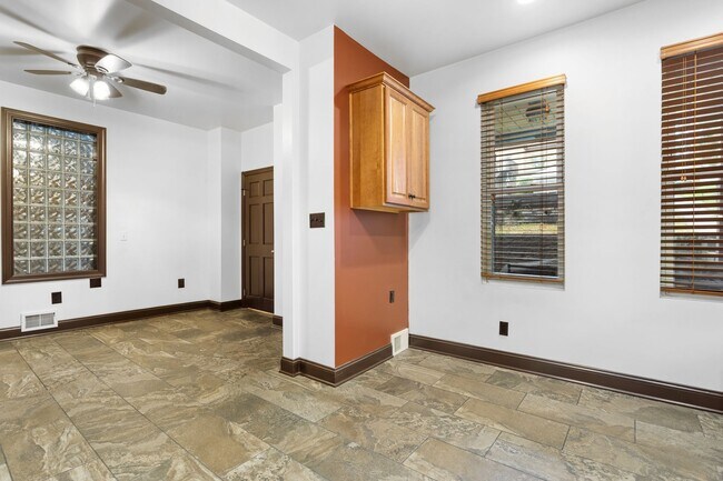 Building Photo - 542 2nd St