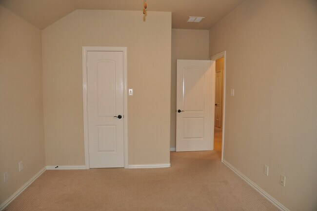 Building Photo - 27619 Lodgemist Ct