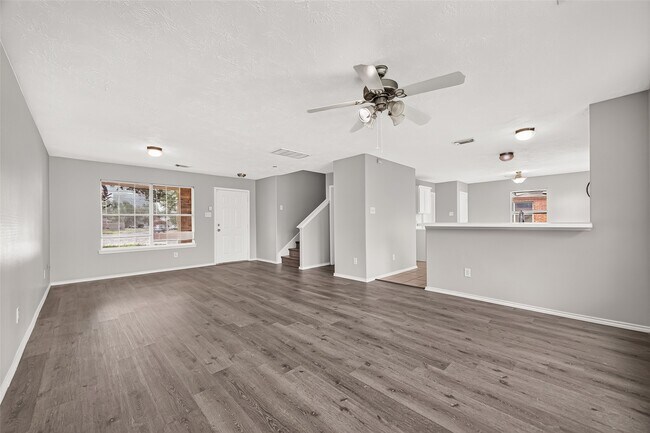 Building Photo - 19451 Nasworthy Dr