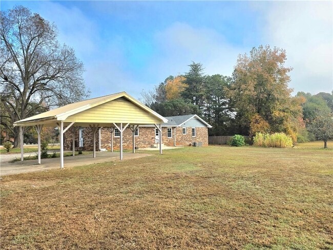 Building Photo - 1800 Hwy 81