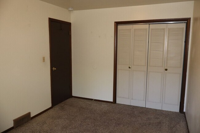 Building Photo - 1604 Larch St