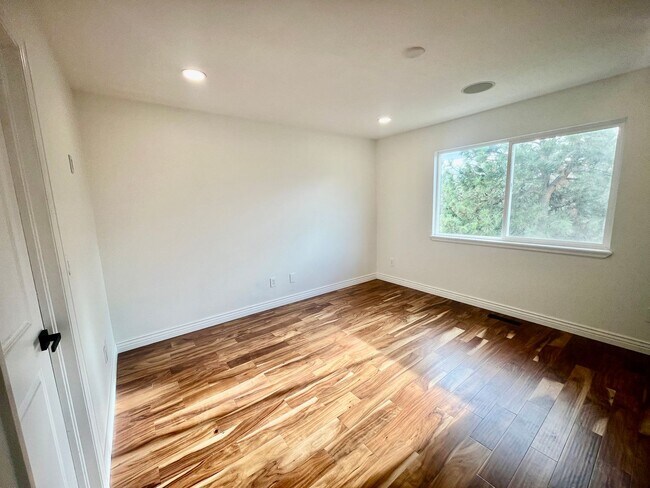 Building Photo - Beautifully Renovated 4-Bedroom Home in Canterberry Crossing