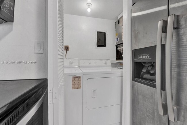 Building Photo - 230 Lakeview Dr