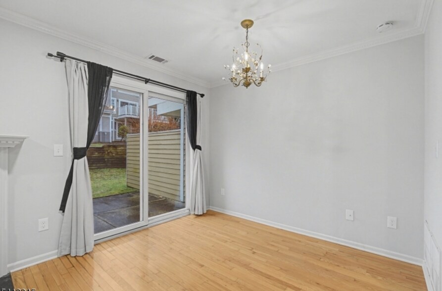 Building Photo - 6 Exeter Rd