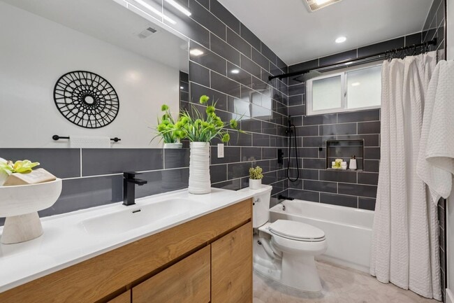 Building Photo - Updated Woodland Estates Home