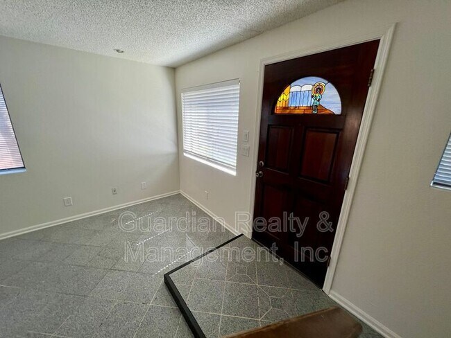 Building Photo - 2201 E Pinchot Ave