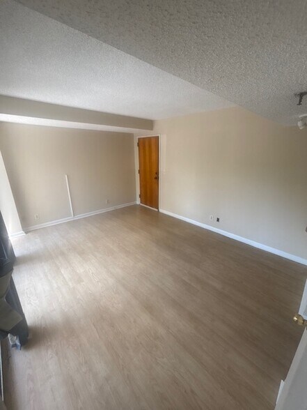 Living Room - 900 19th Ave S