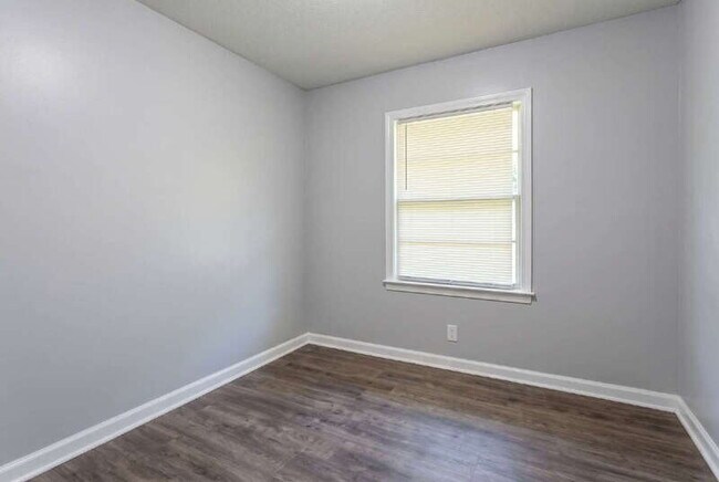 Building Photo - 212 Moss Dr
