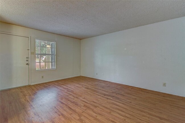 Building Photo - 400 Hedgewood Dr
