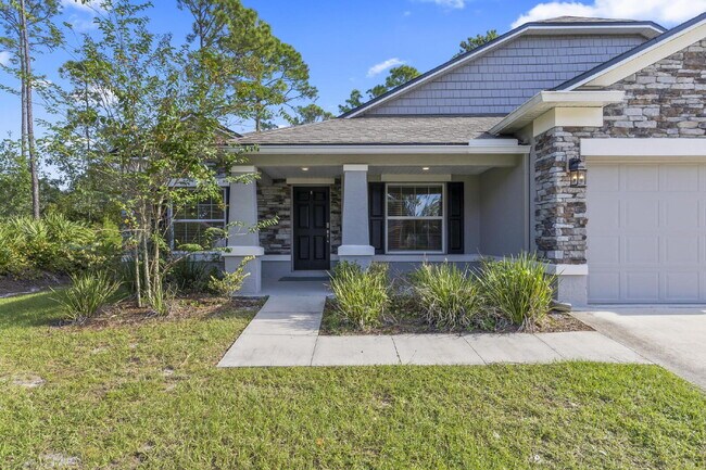 Building Photo - CLOSE TO EVERYTHING!