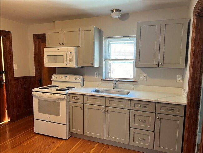 Primary Photo - 274 Waterman Ave