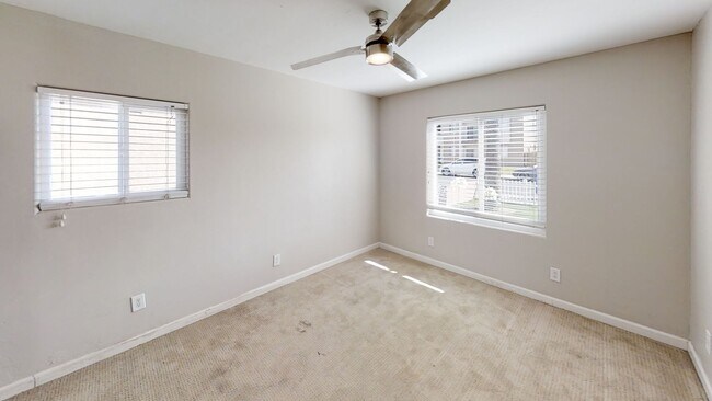 Building Photo - BIG House! Spacious bedrooms! Garage and Driveway Parking!