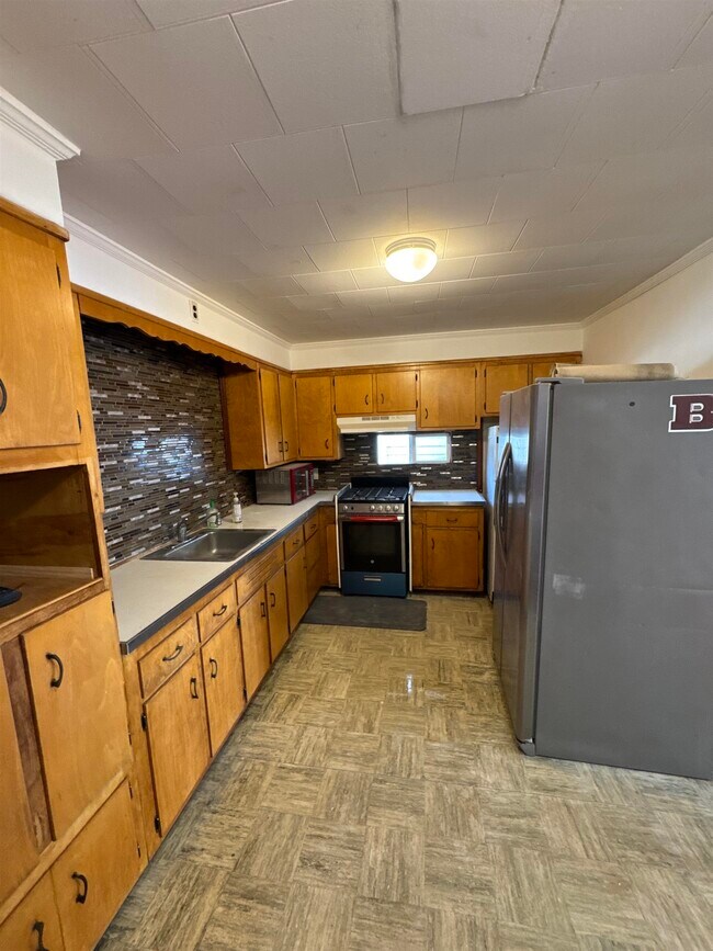 Building Photo - 98 W 27th St