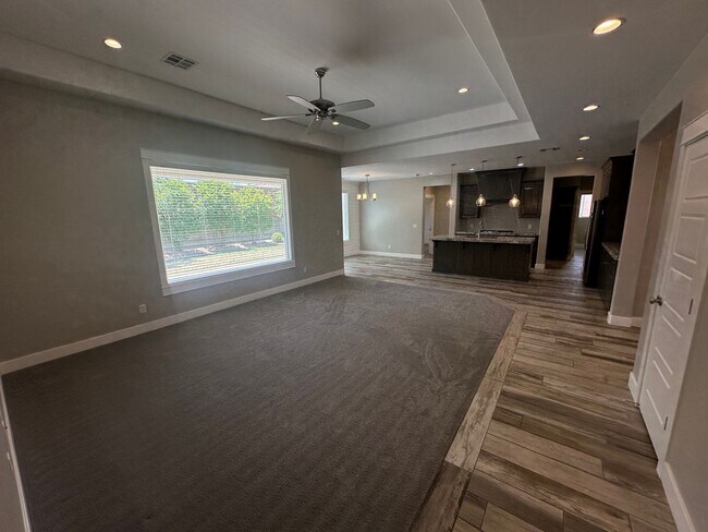 Building Photo - Custom 4 bedroom Single Story. Crimson Cli...