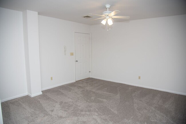 Primary Photo - 153 E High St