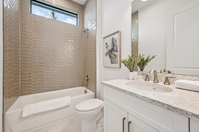 Building Photo - 13621 Le Christine Dr