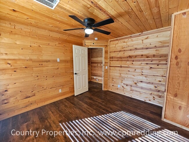 Building Photo - Country Living with 4 Bedrooms plus an Office!