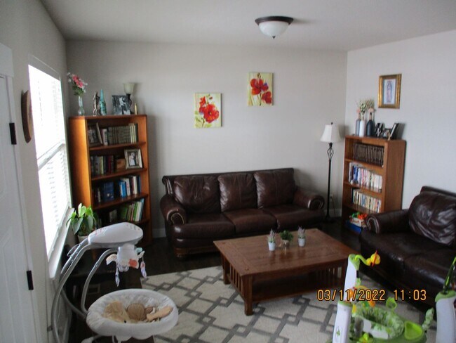 Building Photo - Spacious, Pet Friendly 3-Bedroom Townhome in Berthoud!