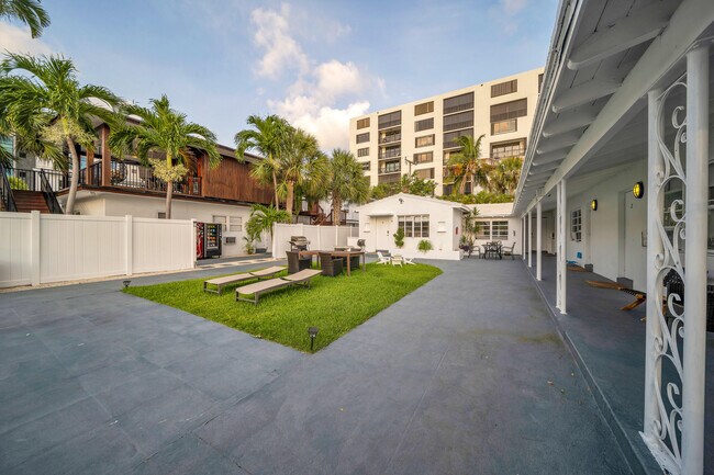 Building Photo - 2307 N Ocean Blvd