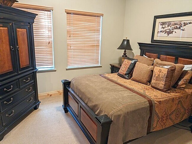 Building Photo - Beautiful Fully Furnished Jordanelle Townhome