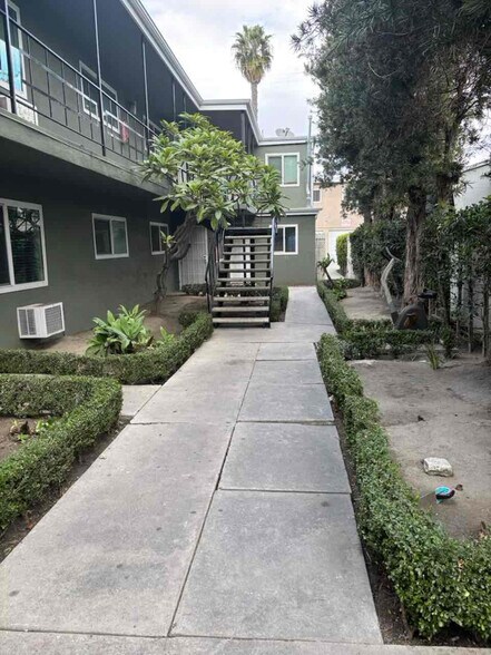Primary Photo - 229 E 57th St