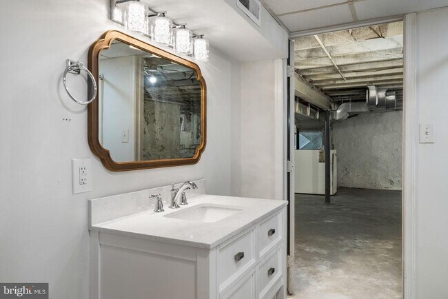 Building Photo - 310 Pine Tree Rd