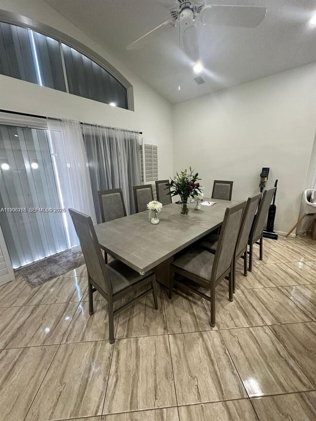 Building Photo - 4938 SW 33rd Way