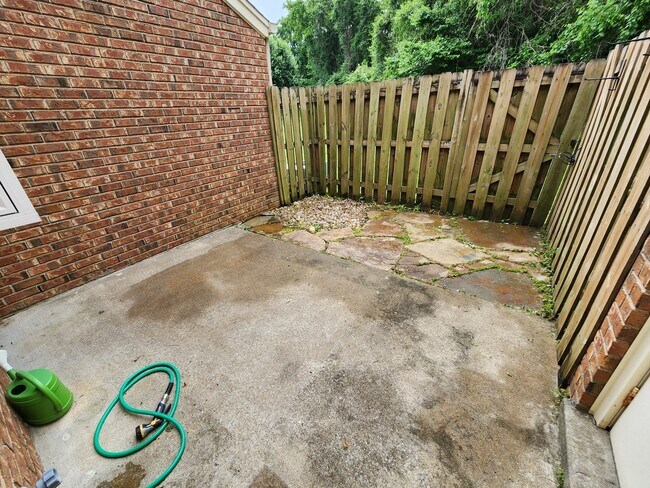 Building Photo - COMING SOON... Beautiful 2BR/1.5BA Townhouse in Hermitage Meadows!