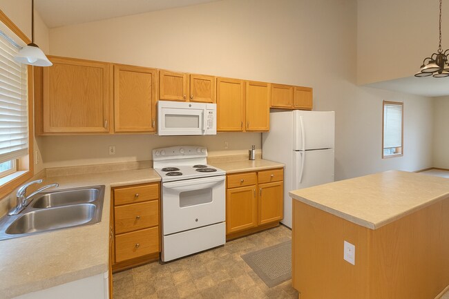 Building Photo - 1040/1044 4th St SE, Forest Lake, MN 55129 (duplex)