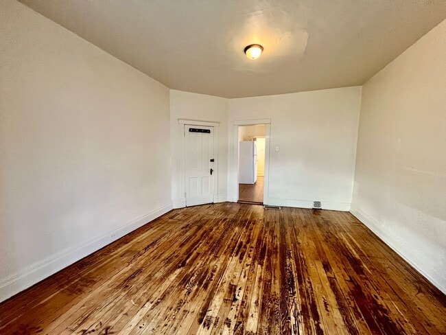 Building Photo - 323 Whiteriver Ave