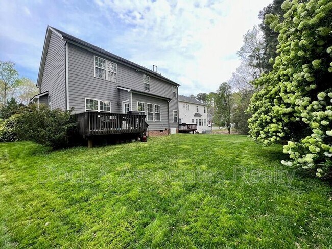 Building Photo - 7925 Strawberry Meadows St