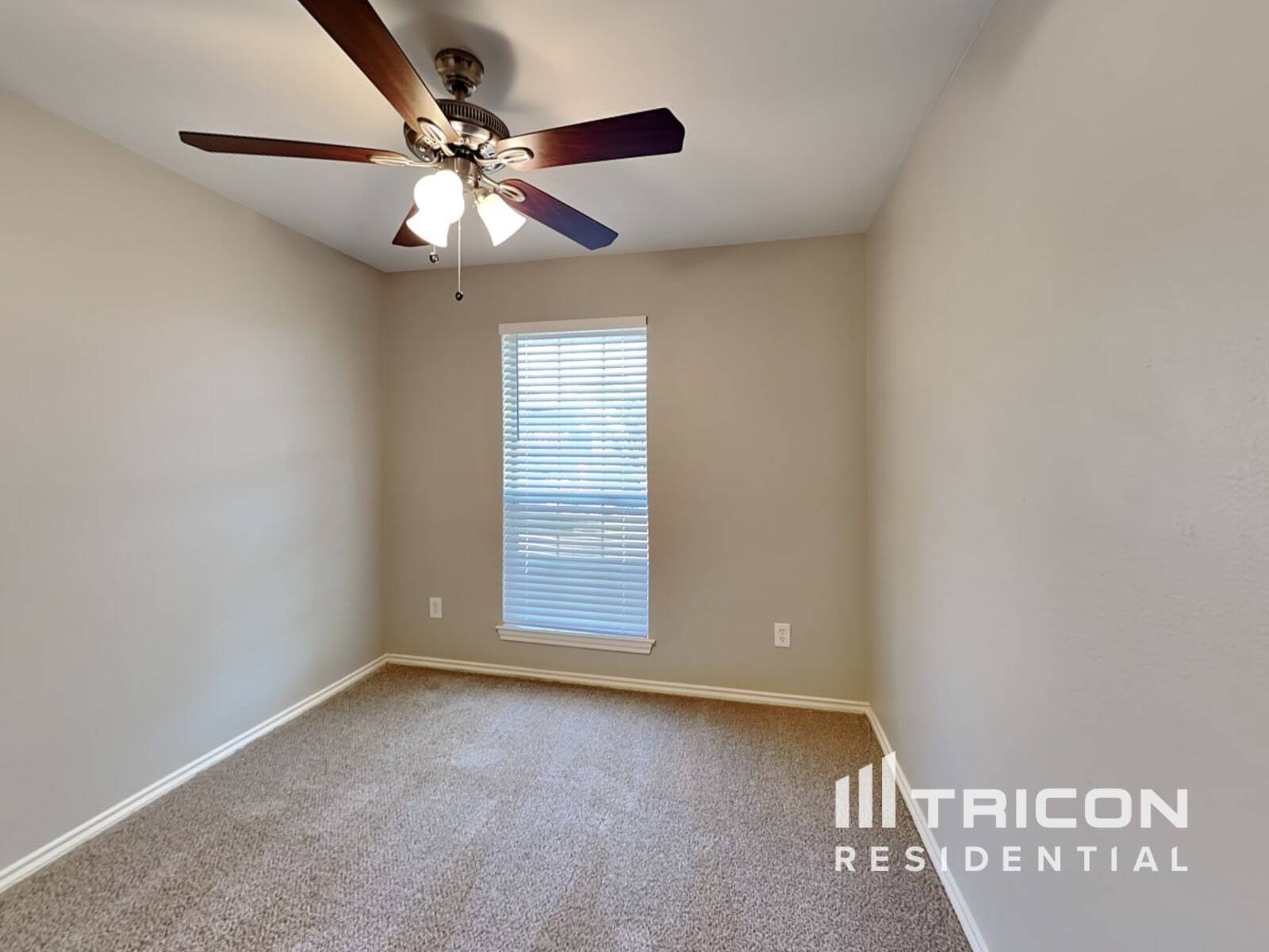 Building Photo - 352 N Beltwoods Dr