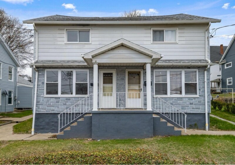 Primary Photo - 412 Grove St