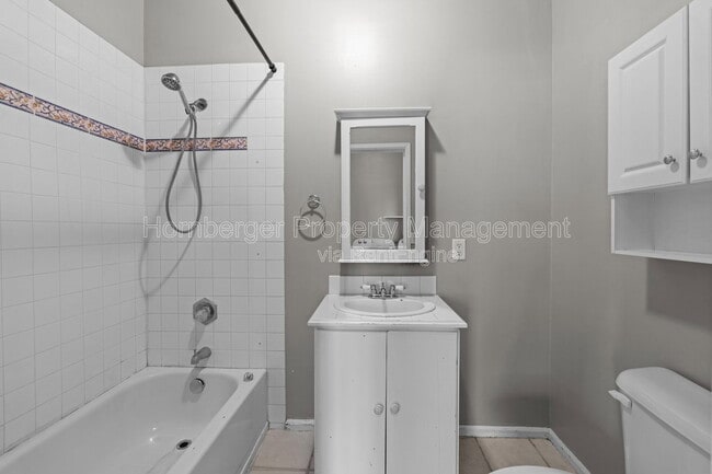 Building Photo - 922 4th St