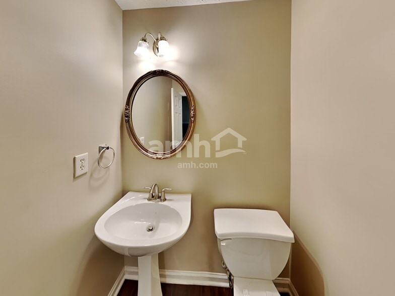 Building Photo - 2380 Sailor Ln