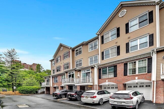 Building Photo - 274 Roslyn Ct