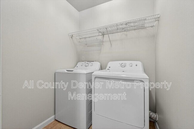 Building Photo - 5241 Helena St