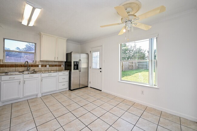 Building Photo - 18135 Brightwood Park Ln