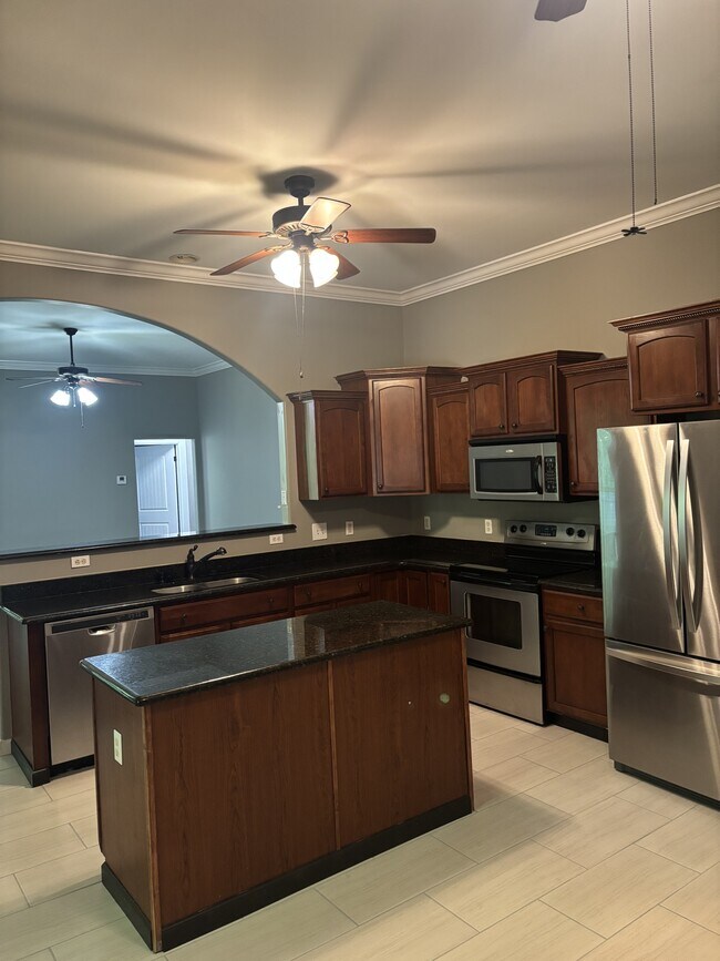 Building Photo - 7412 Brentlawn Dr