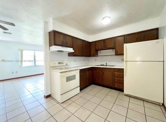 Building Photo - 1474 Kerry Dr