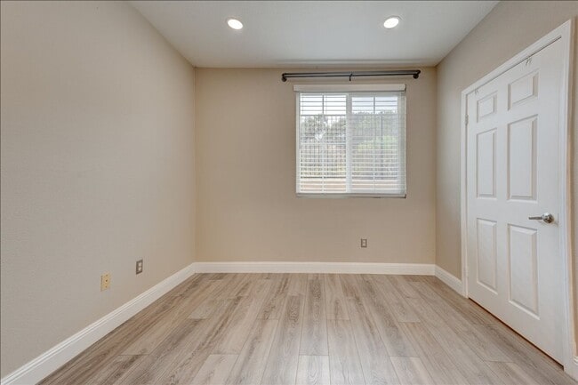 Building Photo - 3850 Elijah Ct