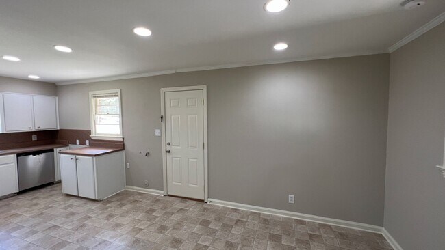 Building Photo - 3-Bedroom with so much to offer !