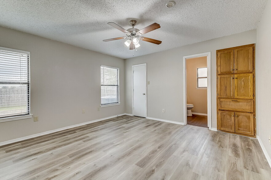 Building Photo - 1228 Nelson Pl