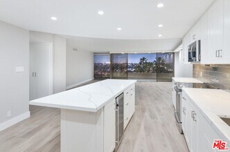 Building Photo - 4265 Marina City Dr