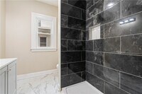 Building Photo - 483 Alexander St